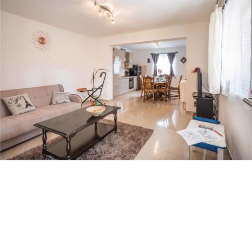 Three-Bedroom Apartment in Marcana