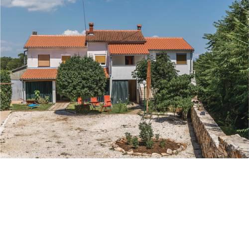 Three-Bedroom Apartment in Marcana