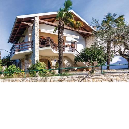 Three-Bedroom Apartment in Medulin