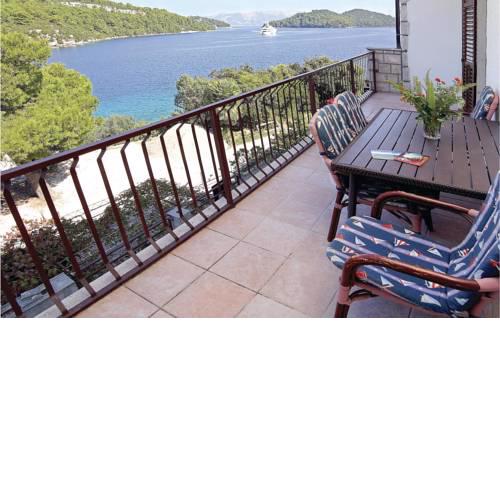 Three-Bedroom Apartment in Mljet