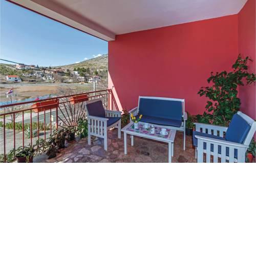 Three-Bedroom Apartment in Modric