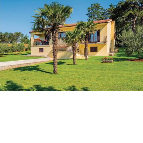 Three-Bedroom Apartment in Nedescina