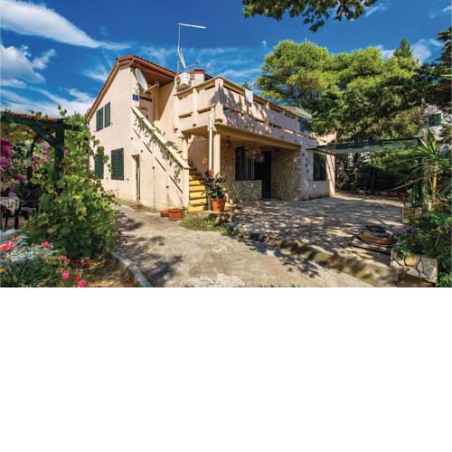 Three-Bedroom Apartment in Novalja