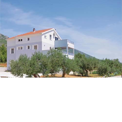 Three-Bedroom Apartment in Orebic
