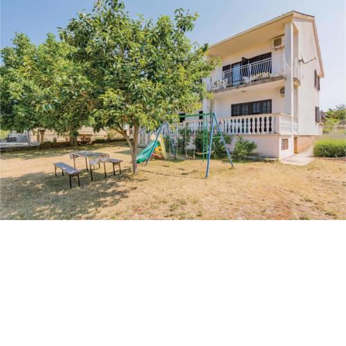 Three-Bedroom Apartment in Peroj
