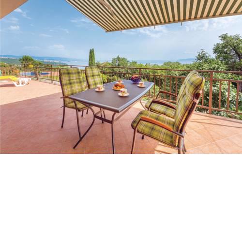 Three-Bedroom Apartment in Pobri