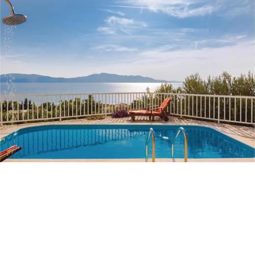 Three-Bedroom Apartment in Podaca