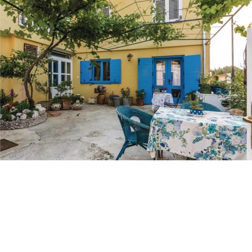 Three-Bedroom Apartment in Posedarje
