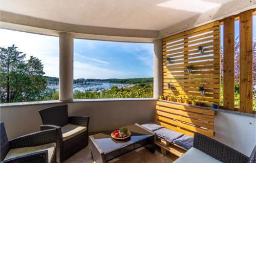 Three-Bedroom Apartment in Pula