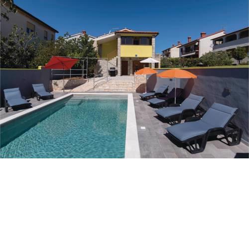 Three-Bedroom Apartment in Pula