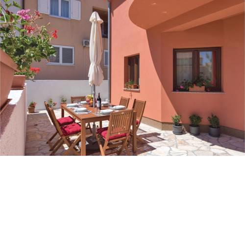 Three-Bedroom Apartment in Pula