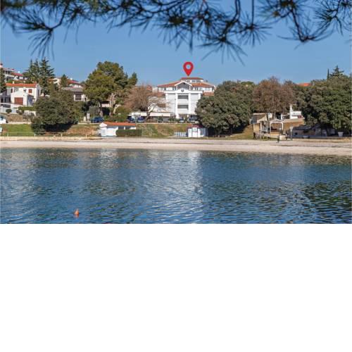 Three-Bedroom Apartment in Pula