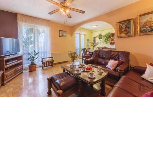 Three-Bedroom Apartment in Pula