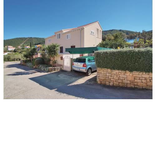 Three-Bedroom Apartment in Racisce