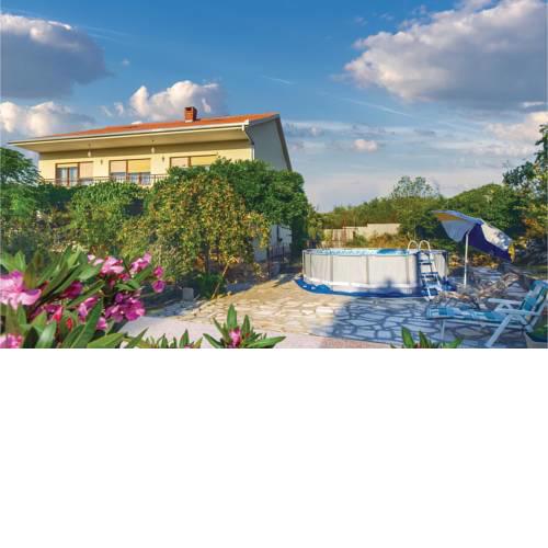 Three-Bedroom Apartment in Radosic