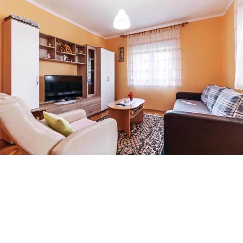 Three-Bedroom Apartment in Rovanjska
