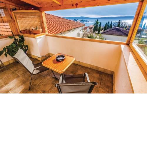 Three-Bedroom Apartment in Selce