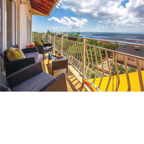 Three-Bedroom Apartment in Smrika