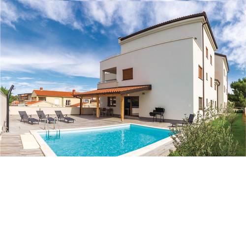Three-Bedroom Apartment in Volme