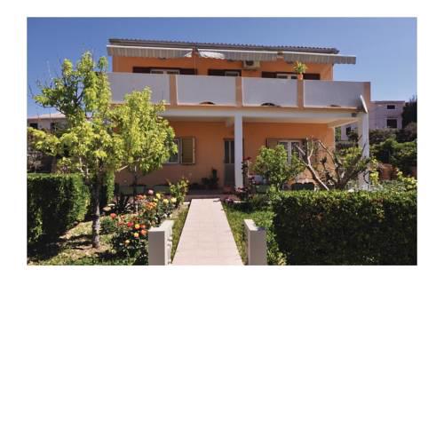 Three-Bedroom Apartment with Sea View in Pag