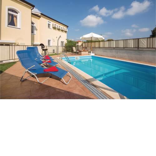 Three-Bedroom Holiday Home in Baderna