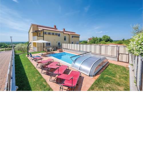 Three-Bedroom Holiday Home in Baderna