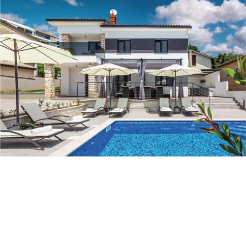 Three-Bedroom Holiday Home in Banjole