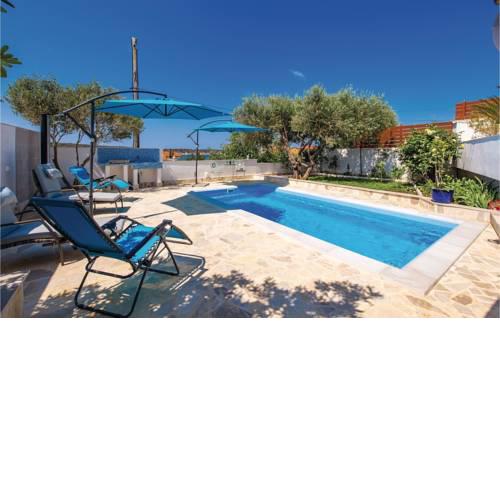 Three-Bedroom Holiday Home in Barbat