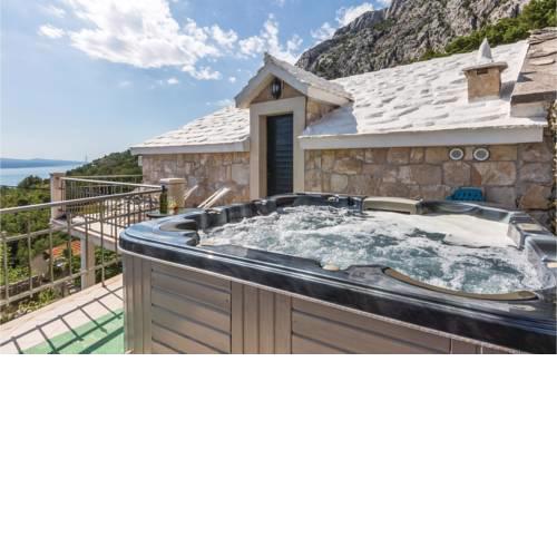 Three-Bedroom Holiday Home in Baska Voda