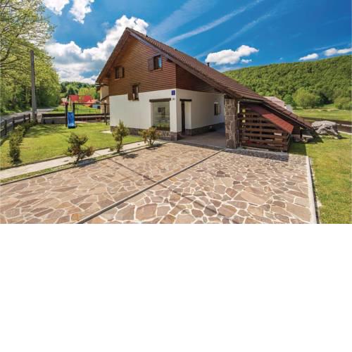 Three-Bedroom Holiday Home in Begovo Razdolje