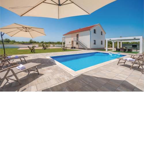 Three-Bedroom Holiday Home in Benkovac