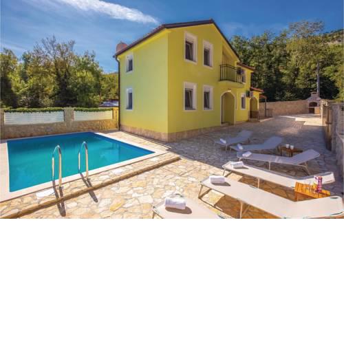 Three-Bedroom Holiday Home in Bribir