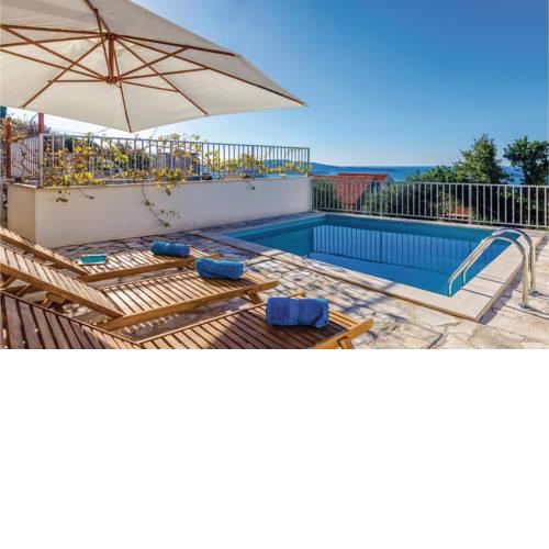 Three-Bedroom Holiday Home in Brsecine