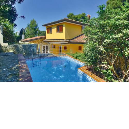 Three-Bedroom Holiday Home in Buje