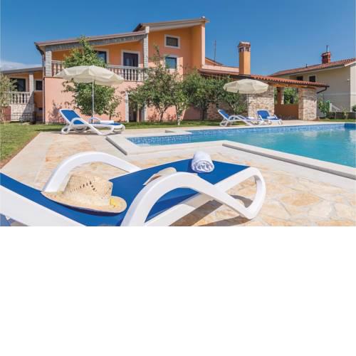 Three-Bedroom Holiday Home in Buje