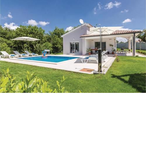 Three-Bedroom Holiday Home in Cetinici