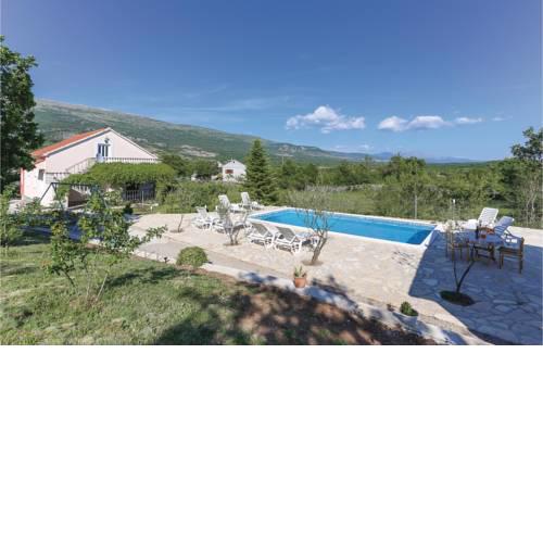 Three-Bedroom Holiday Home in Dabar