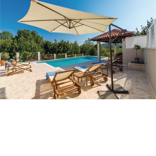 Three-Bedroom Holiday Home in Doli