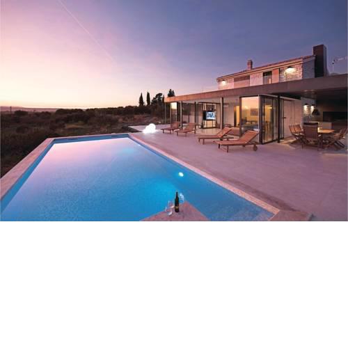 Three-Bedroom Holiday Home in Donje Polje