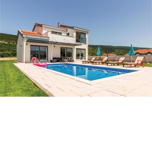 Three-Bedroom Holiday Home in Donji Prolozac