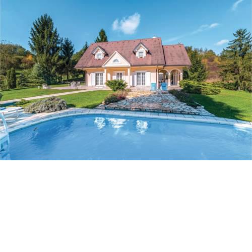Three-Bedroom Holiday Home in Donji Zbilj