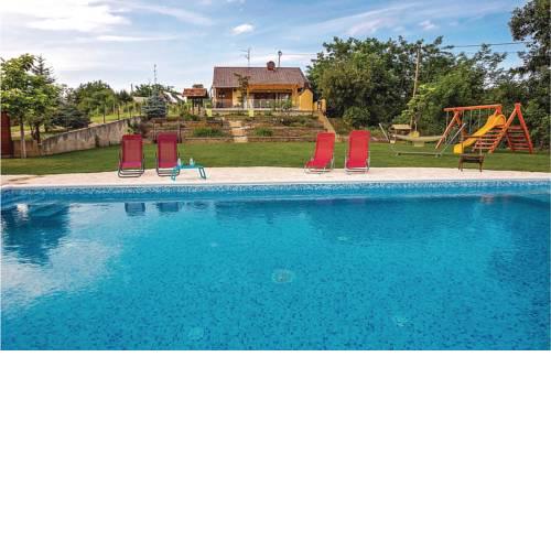 Three-Bedroom Holiday Home in Dragoslavec