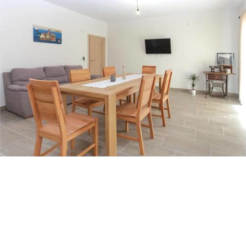 Three-Bedroom Holiday Home in Dugogabe