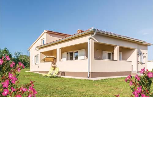 Three-Bedroom Holiday Home in Gajana