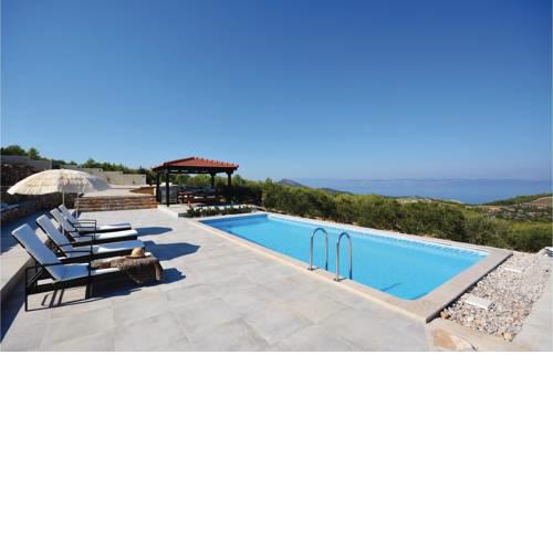 Three-Bedroom Holiday Home in Gdinj