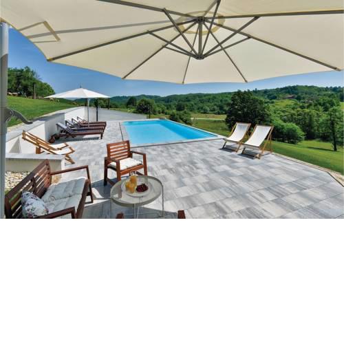 Three-Bedroom Holiday Home in Glina