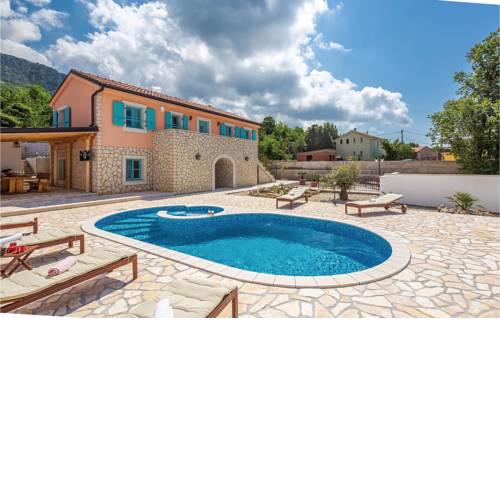 Three-Bedroom Holiday Home in Grizane