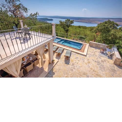 Three-Bedroom Holiday Home in Grmani