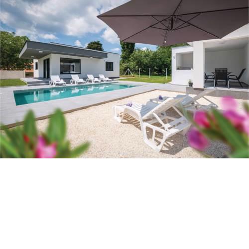 Three-Bedroom Holiday Home in Hreljici