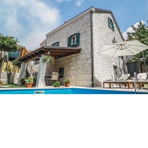 Three-Bedroom Holiday Home in Imotski